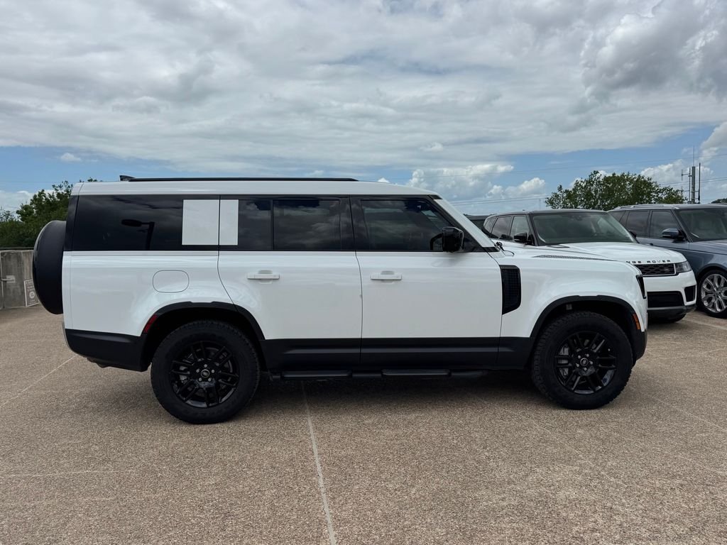Used 2025  Land Rover S image 10