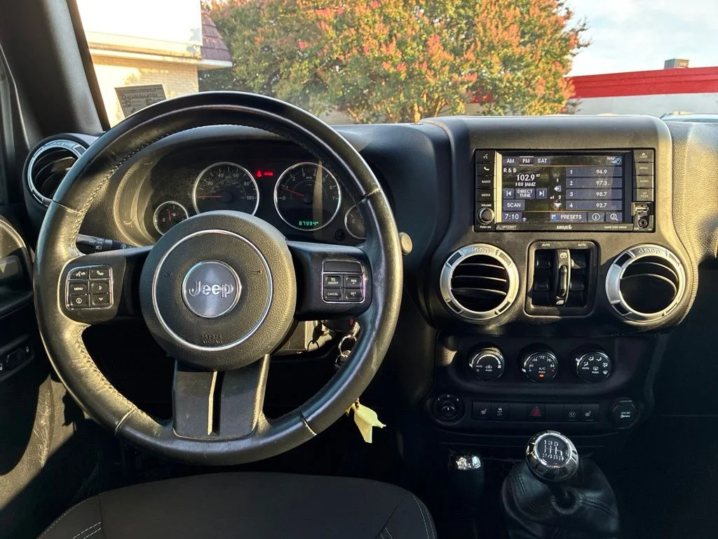 Used 2016 Gray Jeep Unlimited Sahara image 14