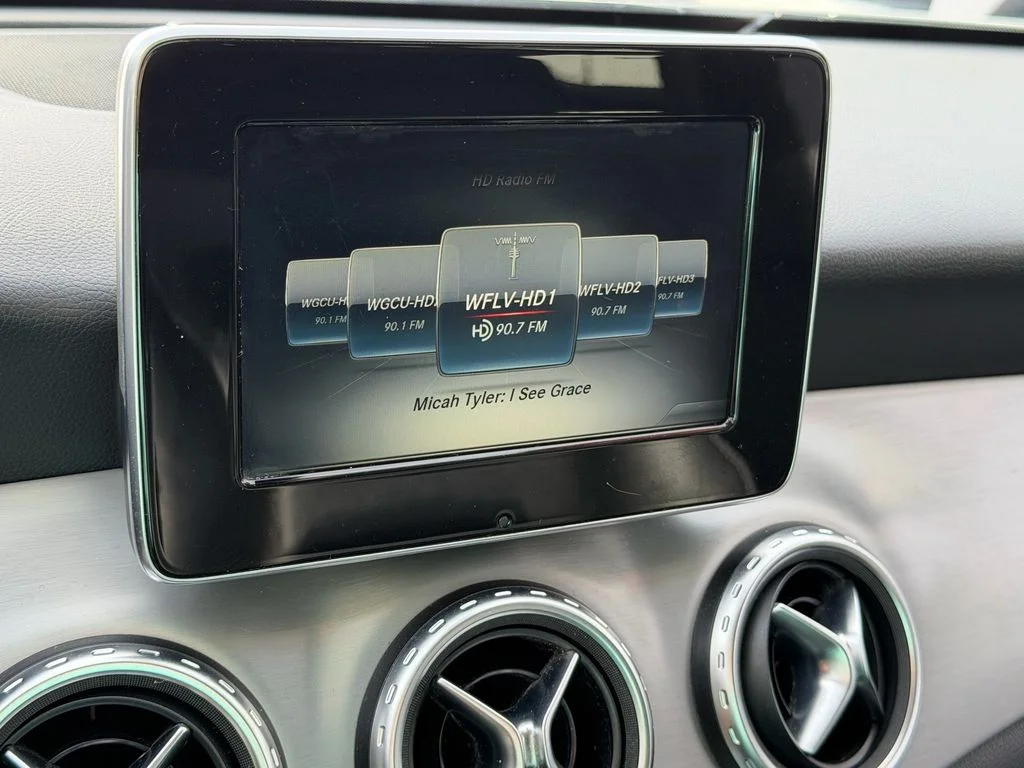 Used 2017 White Mercedes-Benz GLA 250 image 17