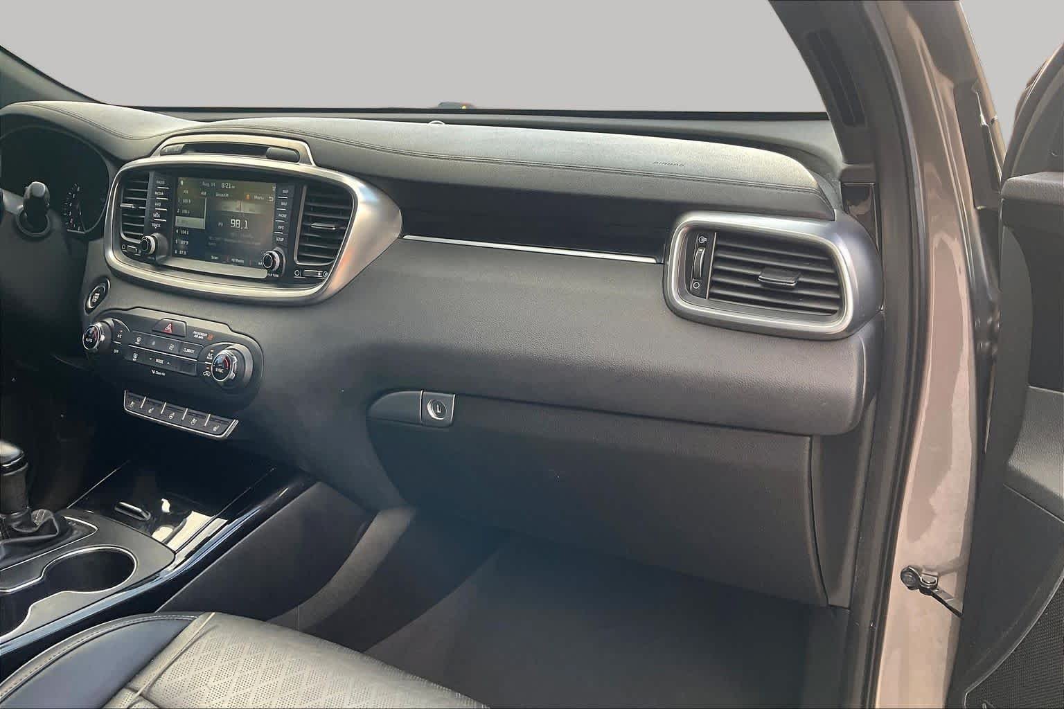 Used 2016 Titanium Silver Kia SXL image 19