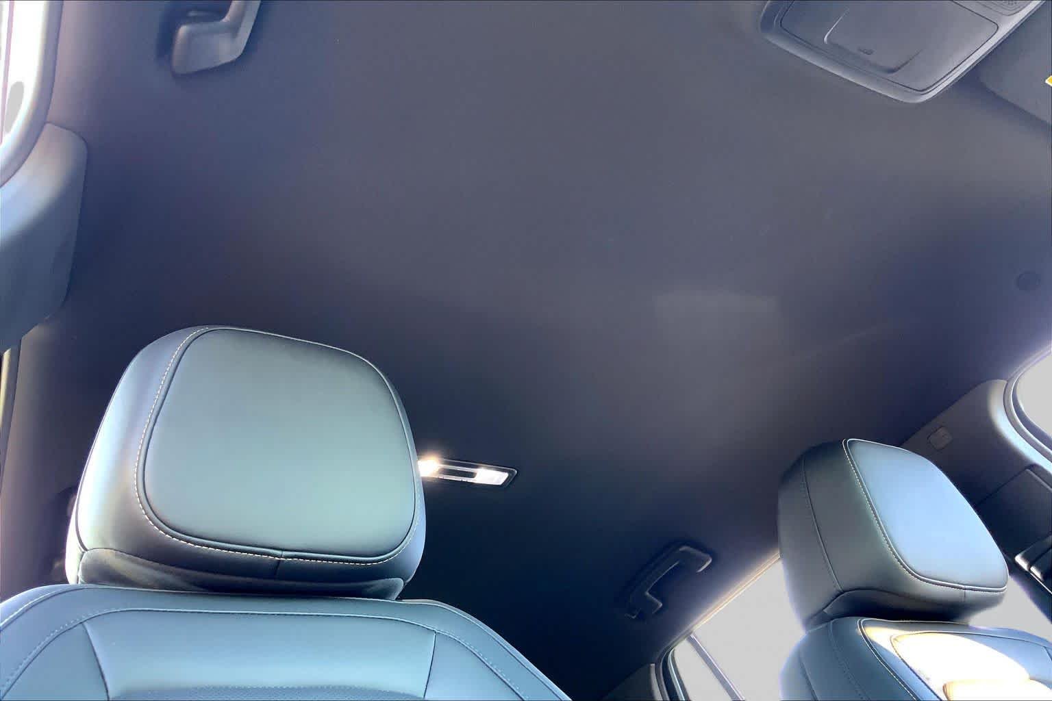 Used 2026 Summit White GMC FWD Elevation image 14