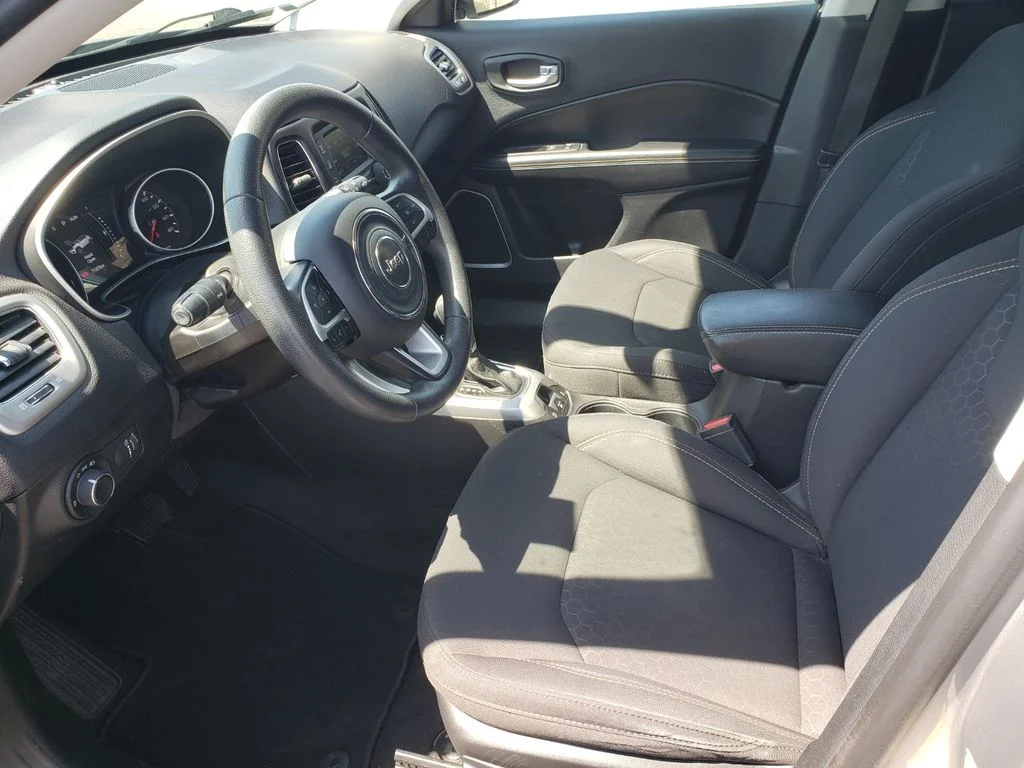 Used 2018 Silver Jeep Sport image 8