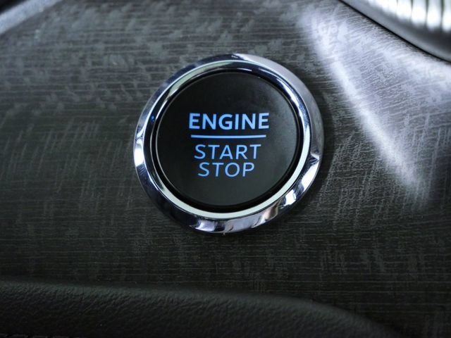 Used 2025 Black Ford Platinum image 26