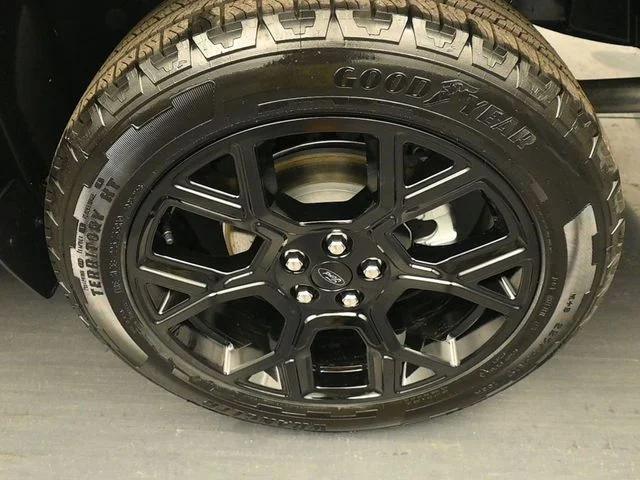 New 2026 Shadow Black Ford XLT image 9