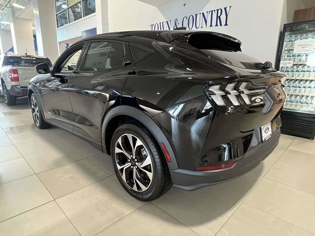 New 2026 Shadow Black Ford Select image 3
