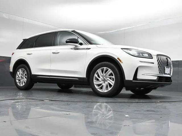 Used 2023 Pristine White Lincoln Standard image 32