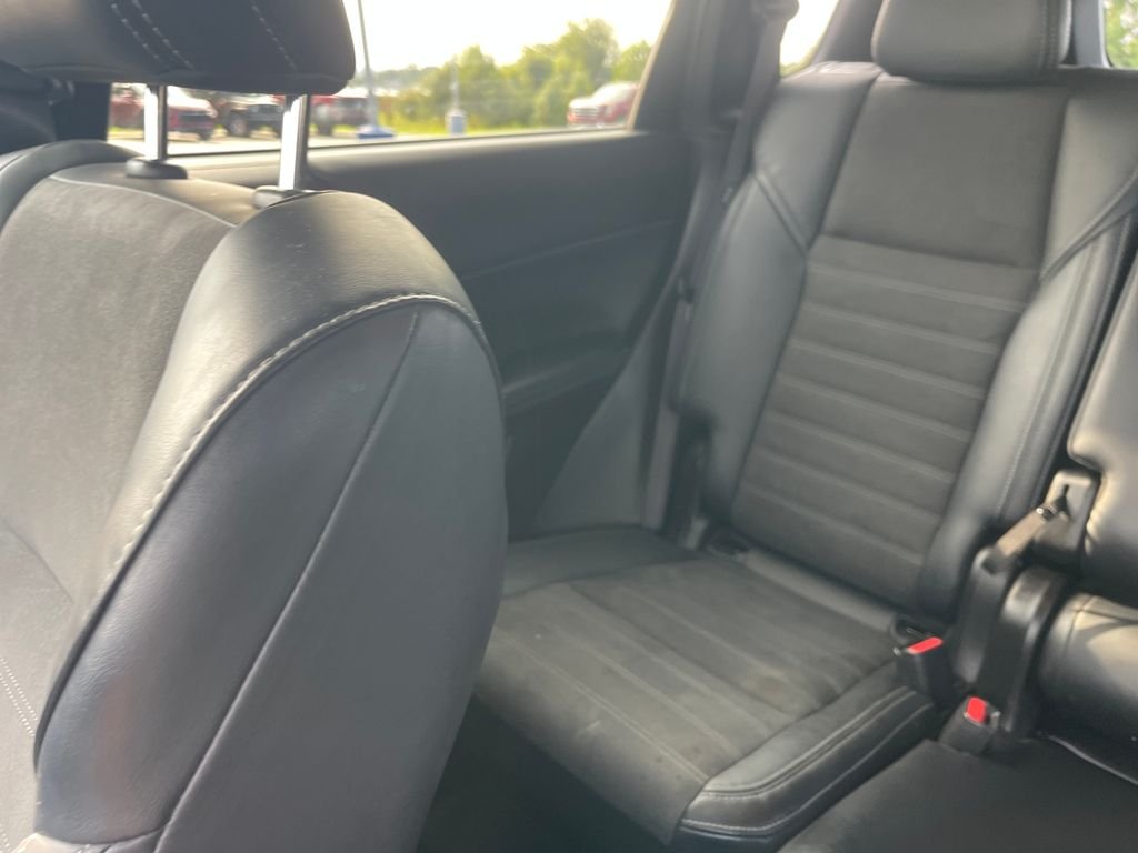 Used 2024 Silver Mitsubishi SE image 27