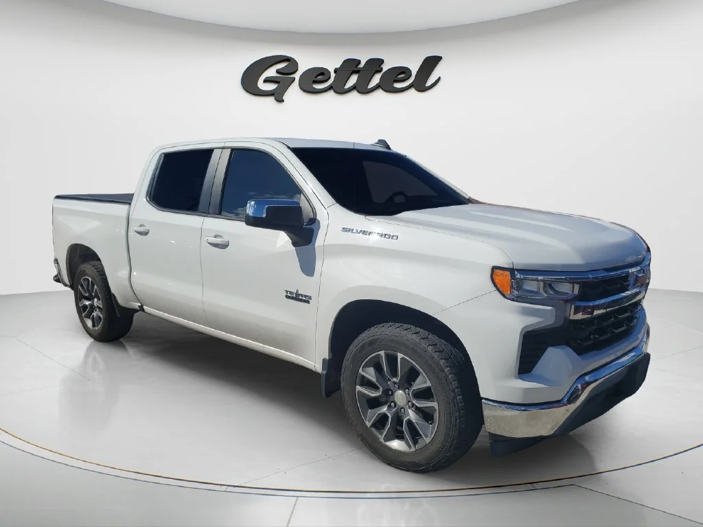 Used 2023 SUMMIT WHITE Chevrolet LT image 2