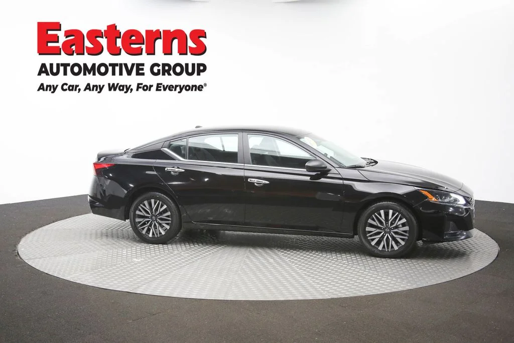 Used 2025 Black Nissan 2.5 SV image 42