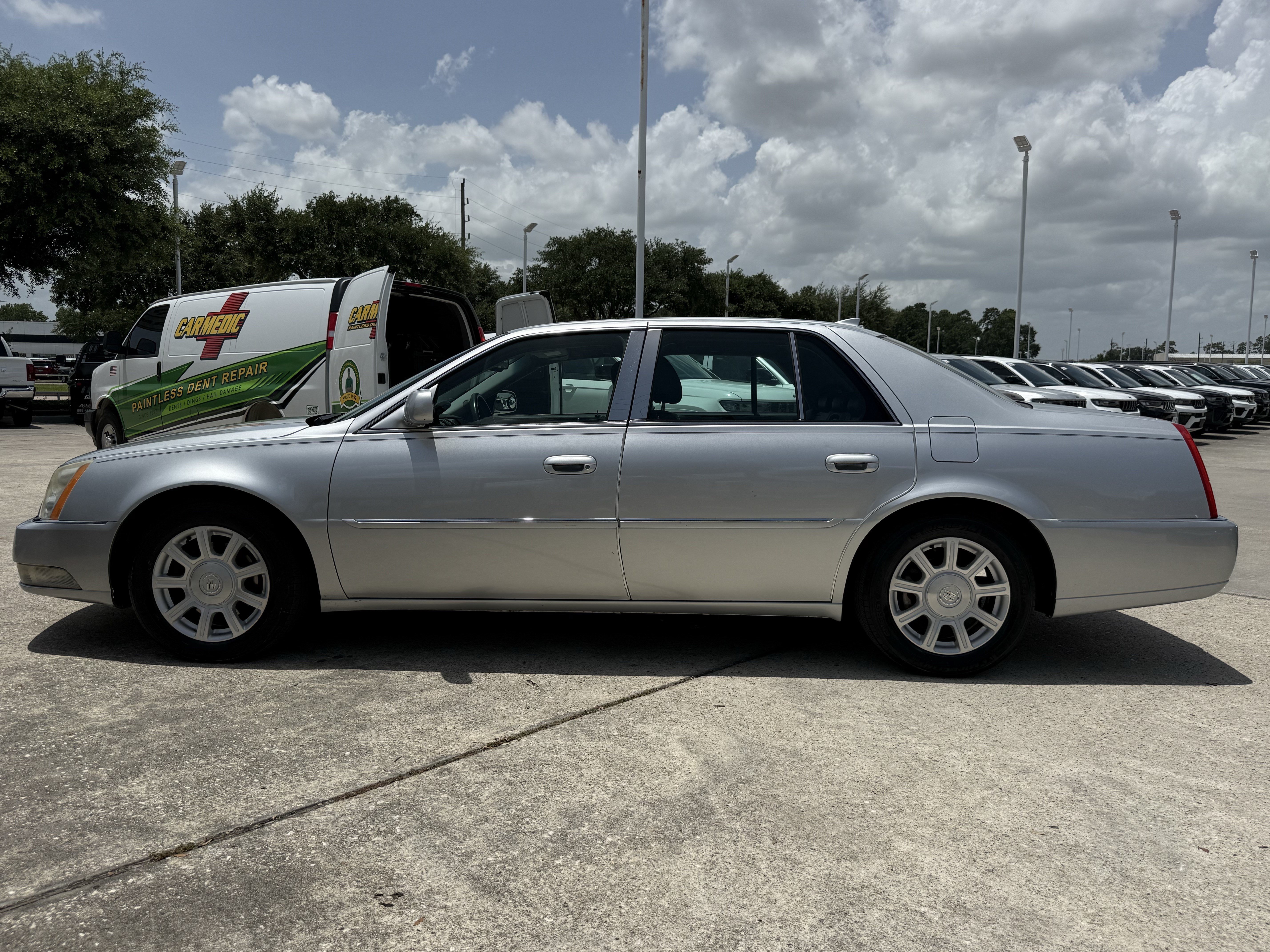 Used 2010 Radiant Silver Cadillac w/1SA image 7