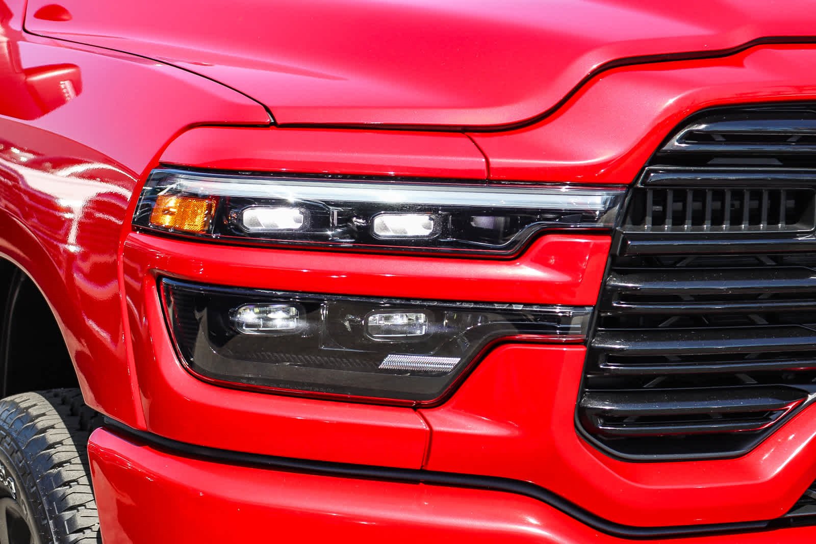 New 2026 Molten Red Pearl-Coat Exterior Paint RAM Laramie image 8