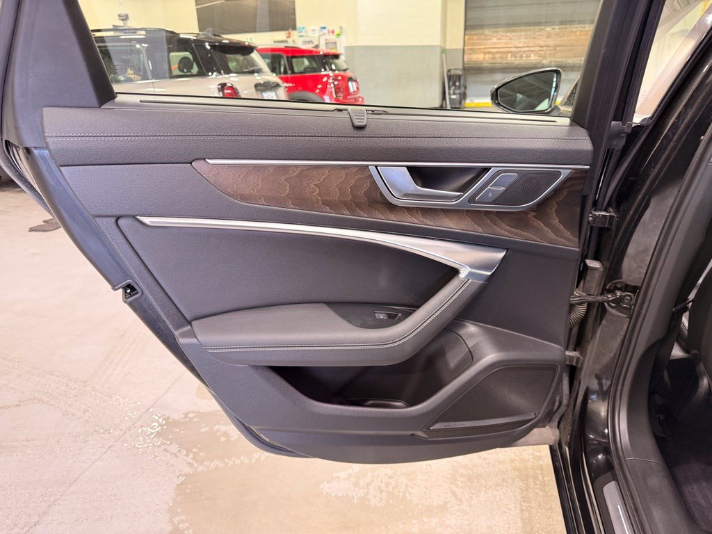 Used 2019 Black Audi quattro image 18