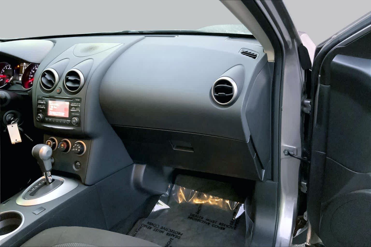Used 2015 Platinum Graphite Nissan S image 18