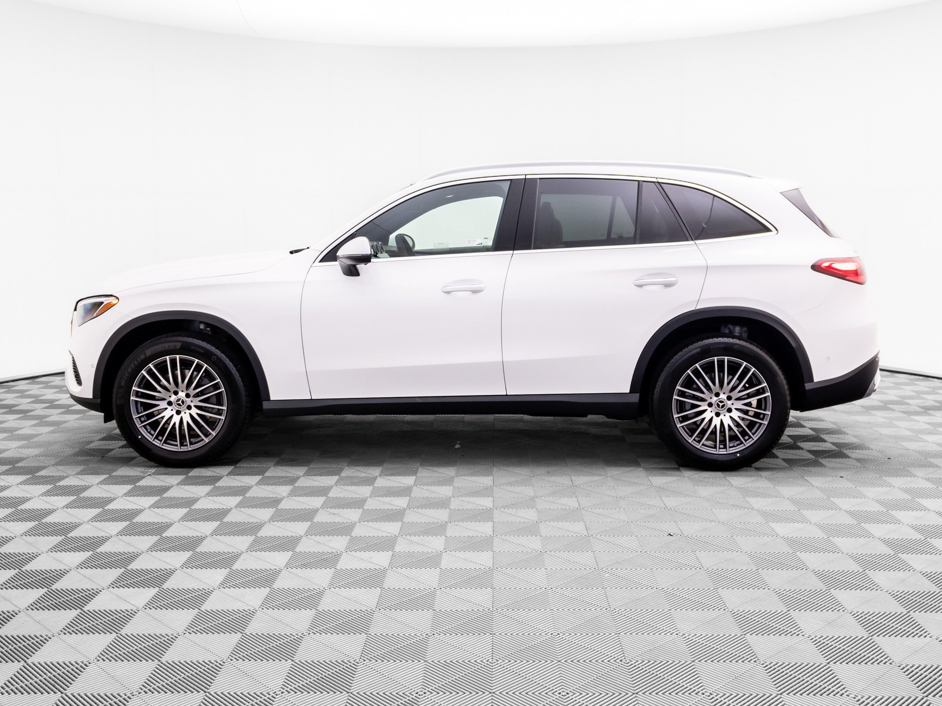 New 2026 White Mercedes-Benz GLC 300 image 40