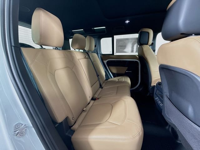 New 2026 Fuji White Land Rover X-Dynamic SE image 29