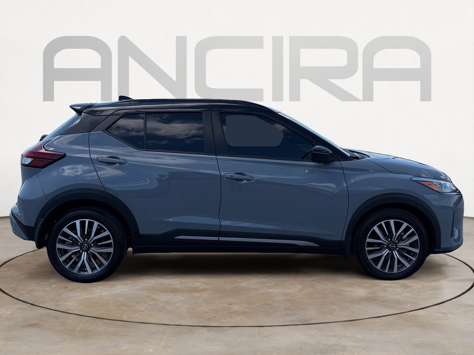 Used 2023 Gray/Super Black Nissan SR image 12