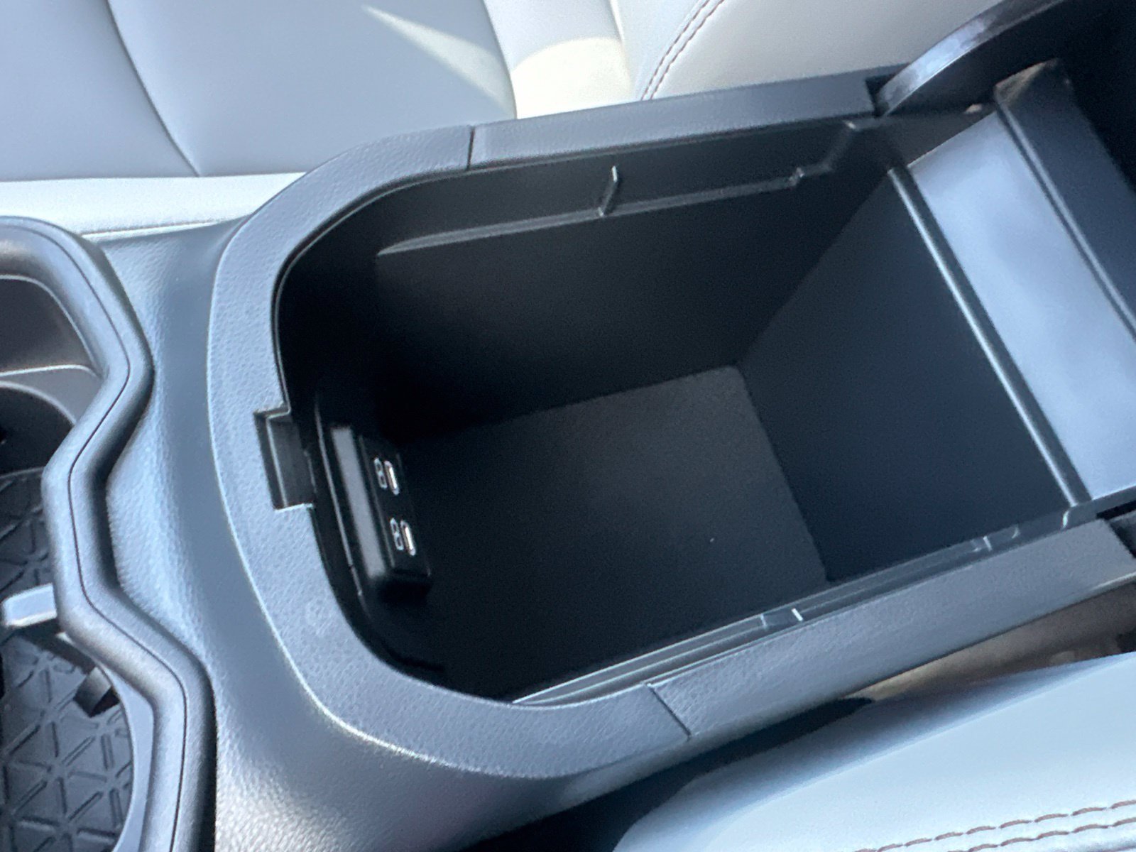 Used 2025 Blue Toyota XLE Premium image 68