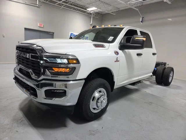 New 2026 Bright White Clear-Coat Exterior Paint RAM Tradesman image 3