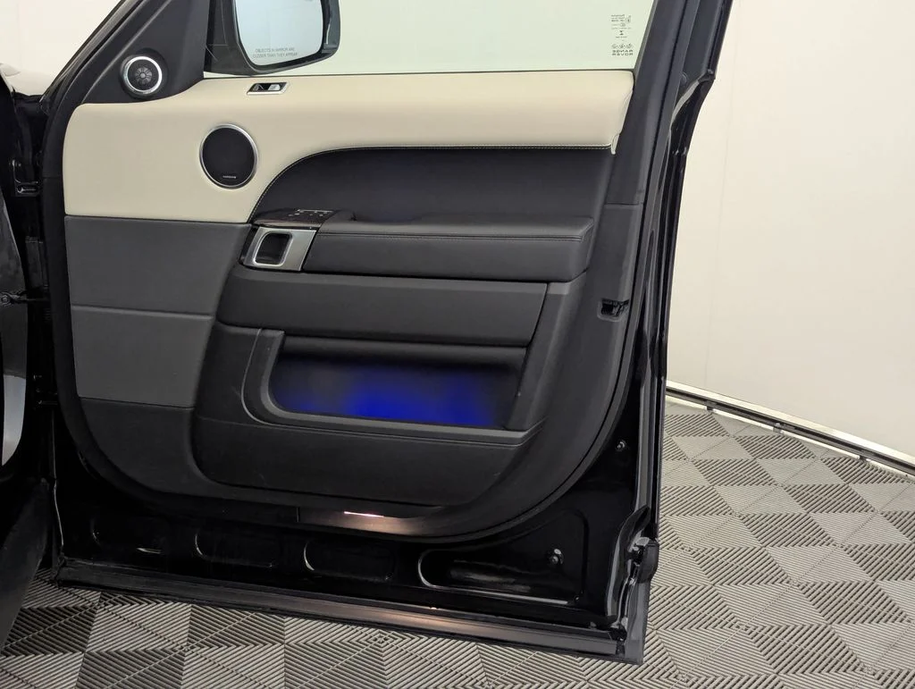 Used 2022 Black Land Rover HSE Silver Edition image 52