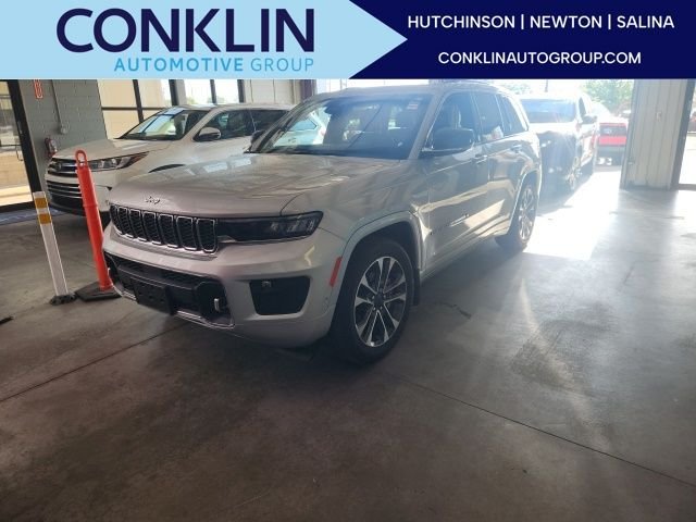 2023 Jeep Grand Cherokee Overland 4x4's photo