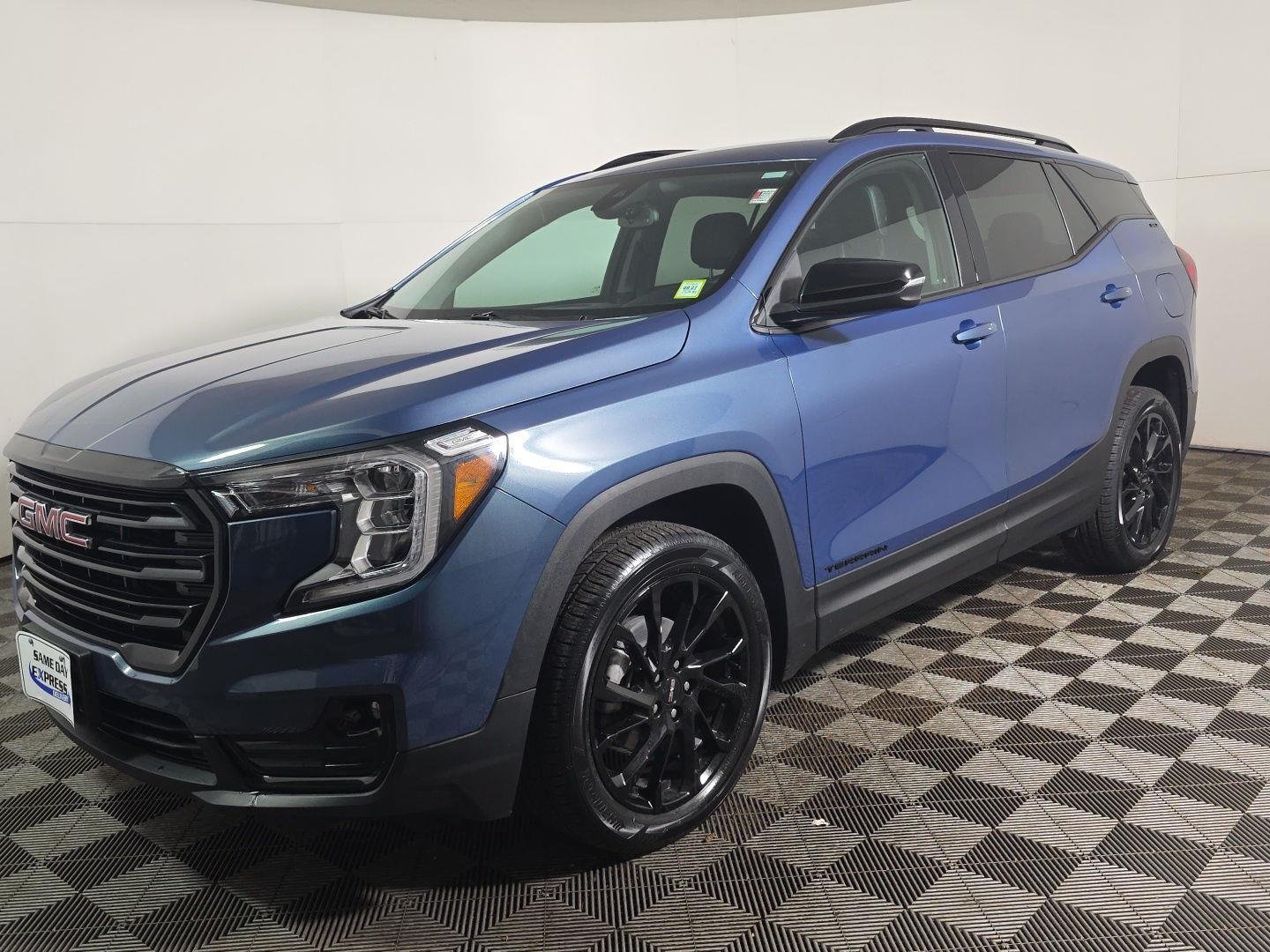 Used 2024 Downpour Metallic GMC SLT image 7