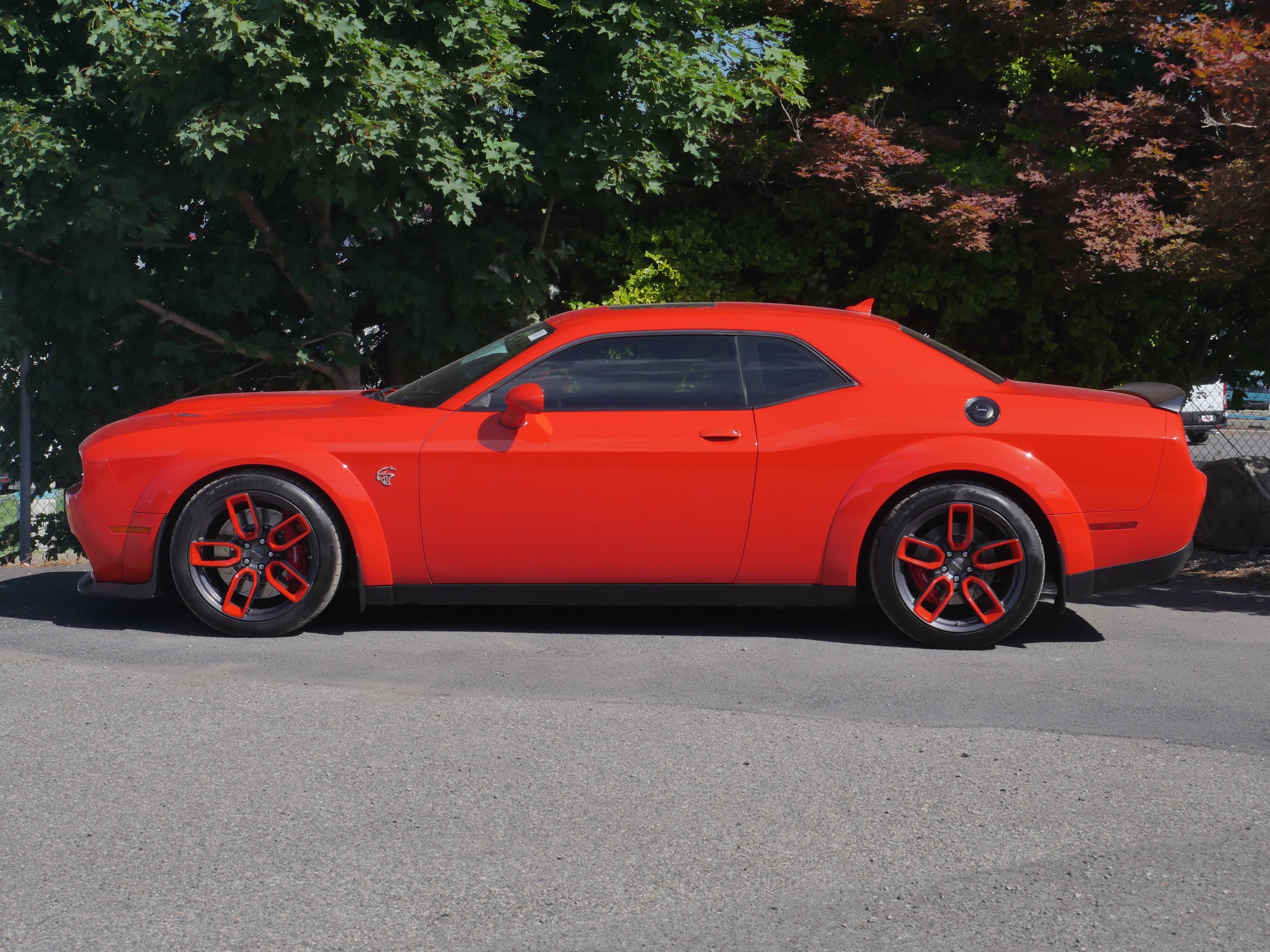 Used 2018 Go Mango Dodge SRT Hellcat Widebody image 16