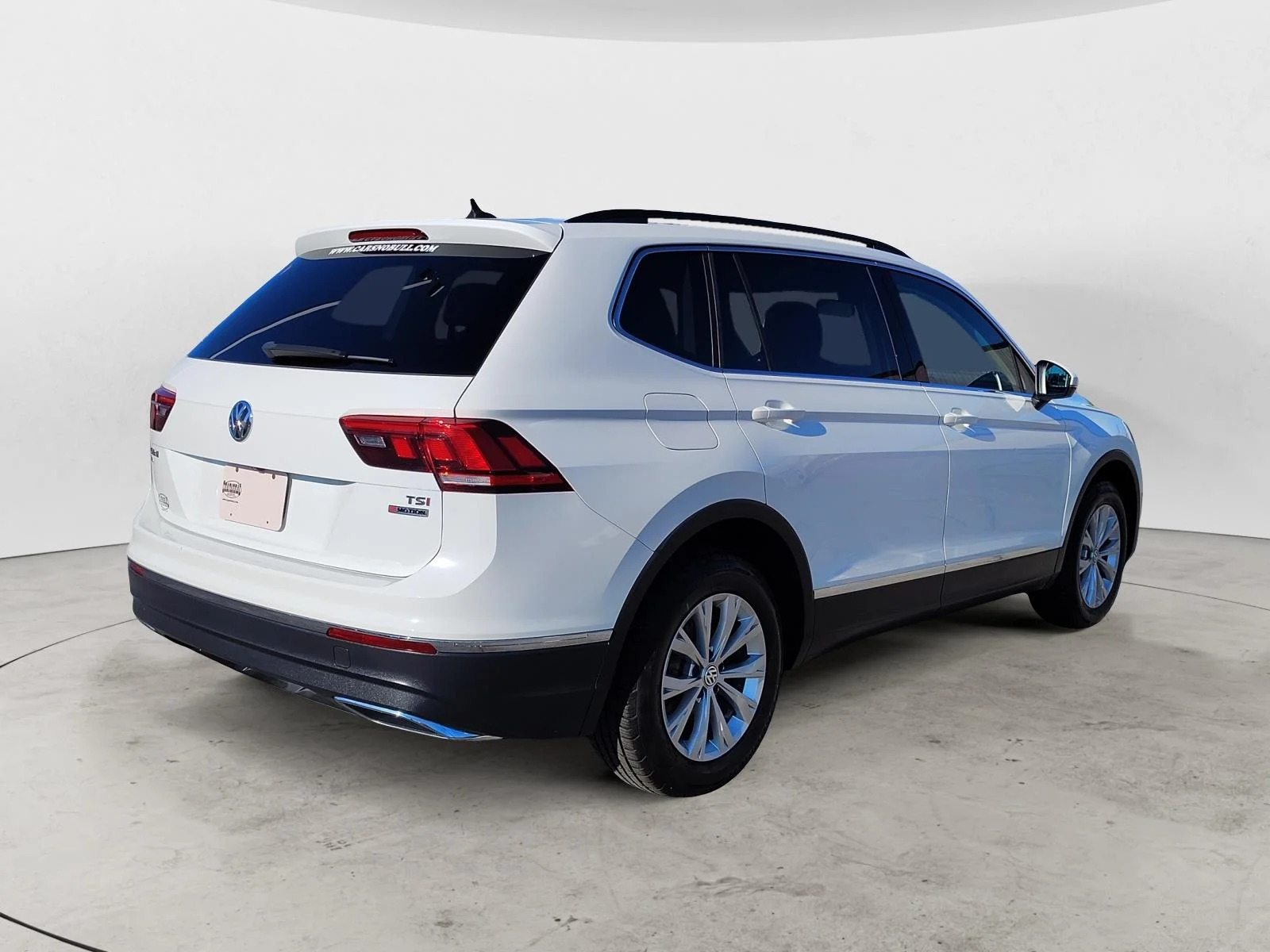 Used 2018 Pure White White Volkswagen  image 4