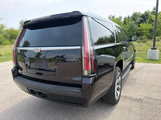 Used 2016 BLACK RAVEN Cadillac Luxury Collection image 11