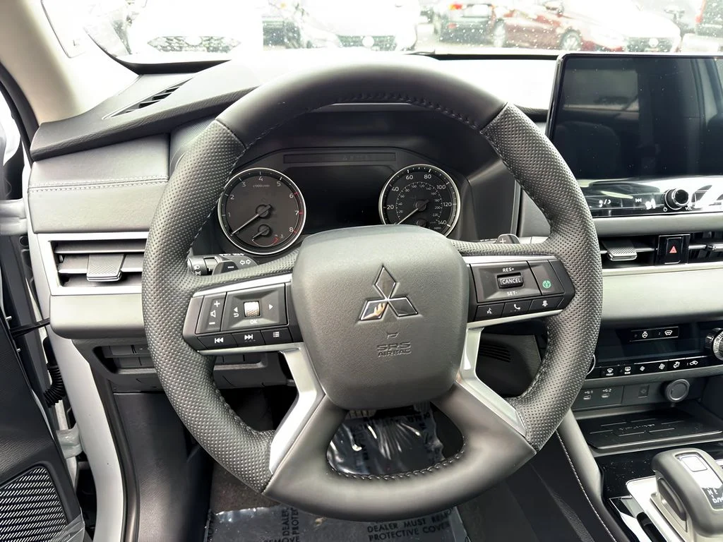 New 2026 White Diamond Mitsubishi LE image 11