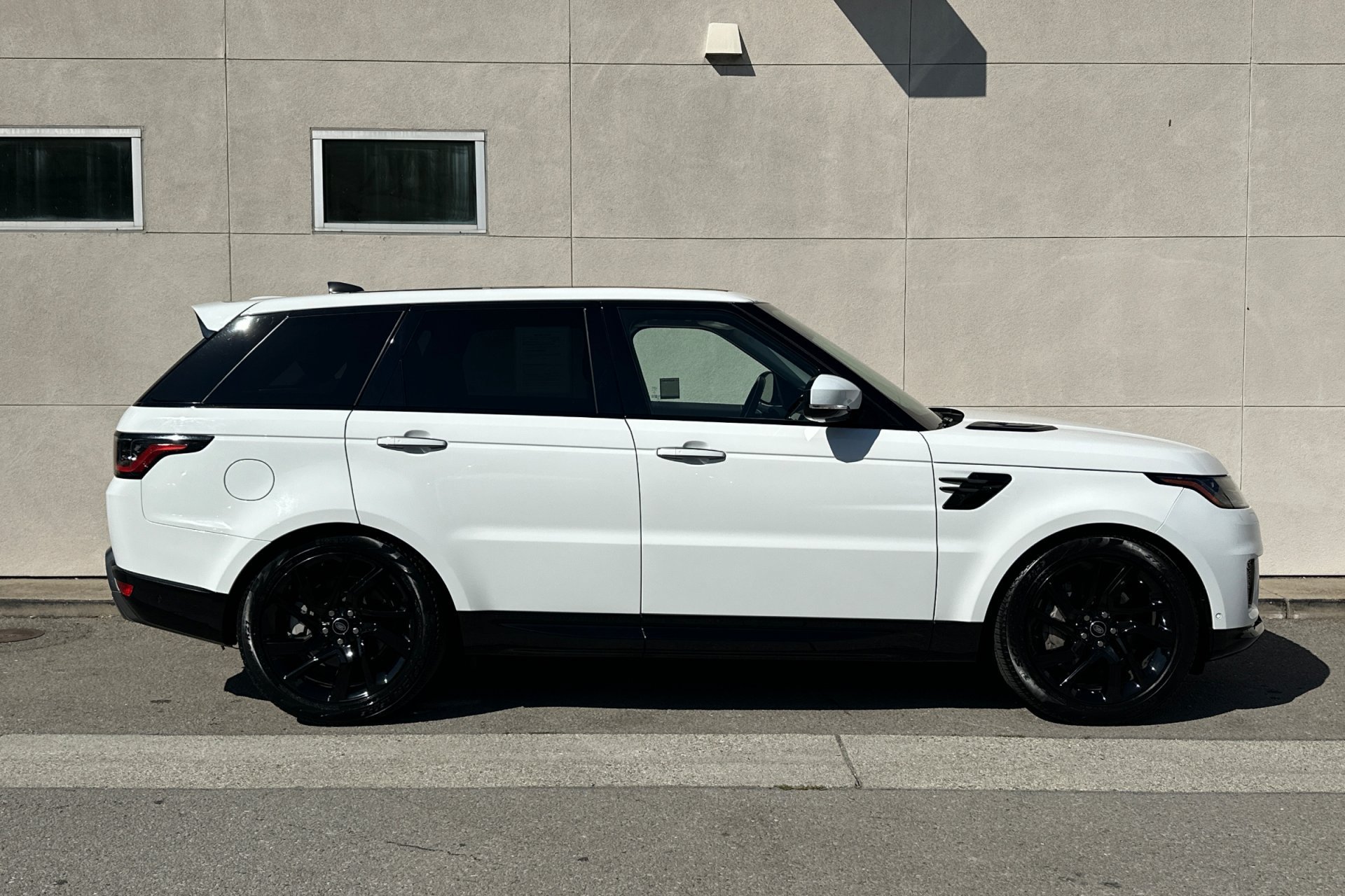 Used 2022 Fuji White Land Rover HSE Silver Edition image 8