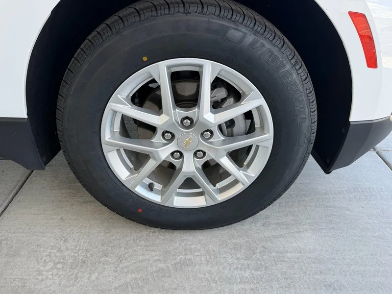 Used 2024 Summit White Chevrolet LT image 25