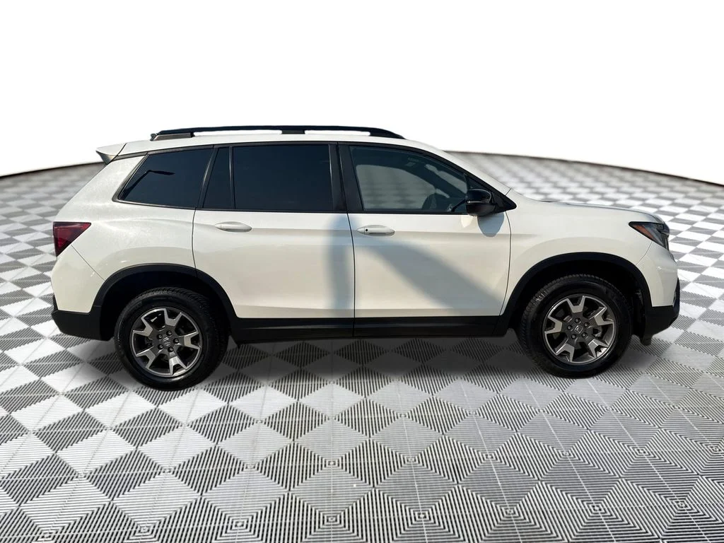 Certified Used 2022 Platinum White Pearl Honda AWD TRAILSPORT image 6