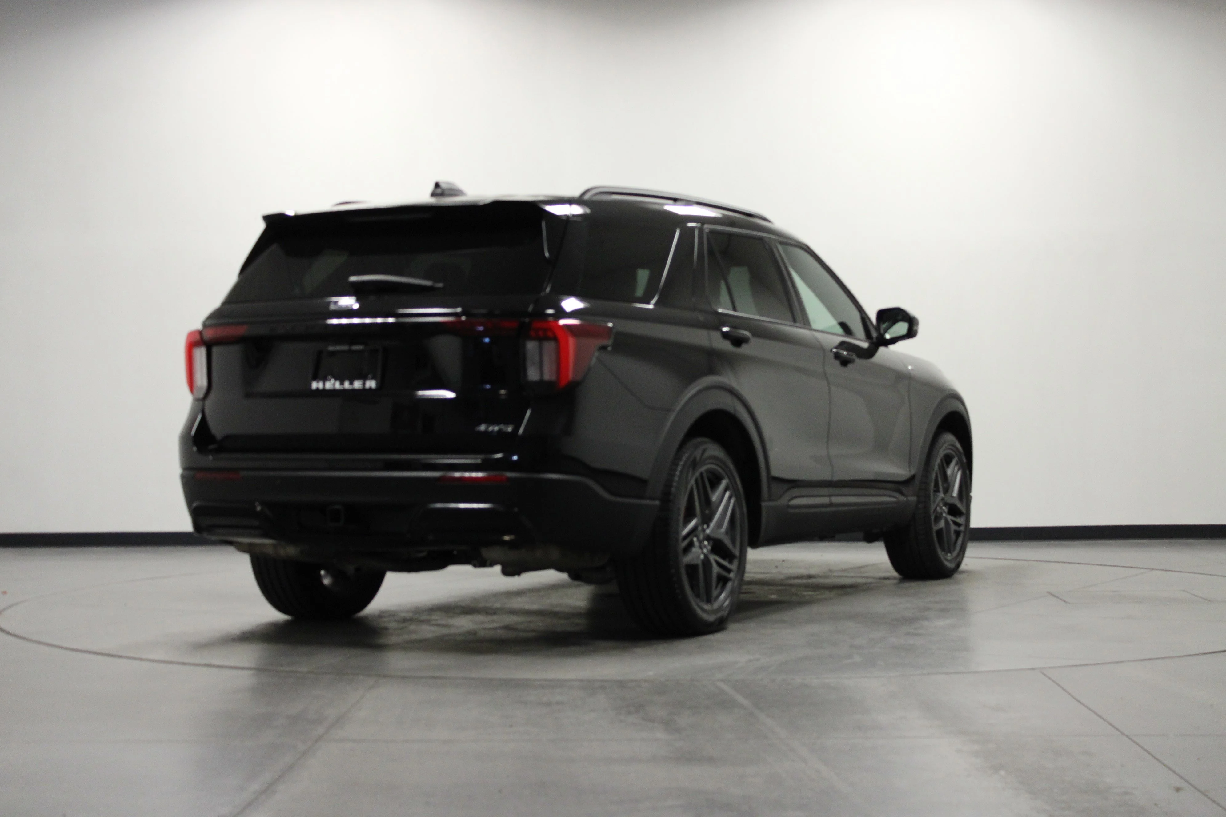 Used 2025 Black Metallic Ford ST-Line image 4