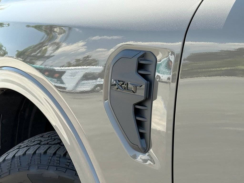 New 2026 Marsh Gray Ford XLT image 16