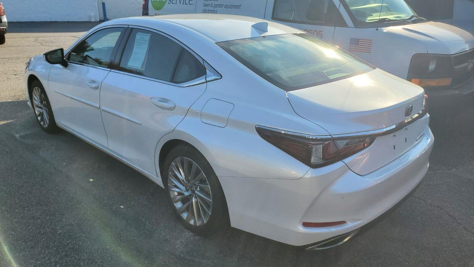 Used 2022 Eminent White Pearl Lexus ES 350 Ultra Luxury image 8