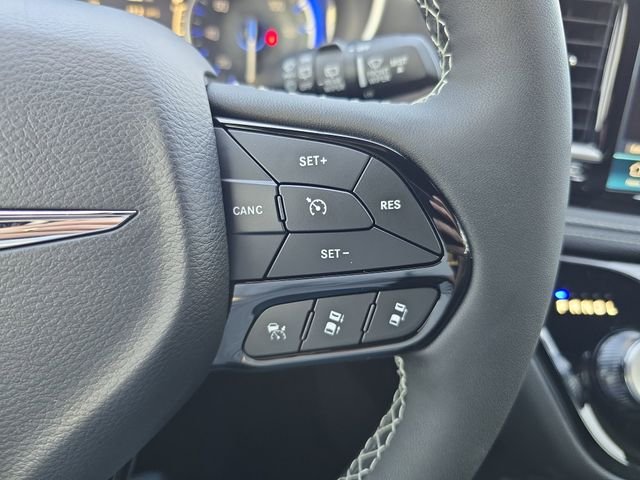 New 2026 Diamond Black Crystal Pearl-Coat Exterior Paint Chrysler Select image 24