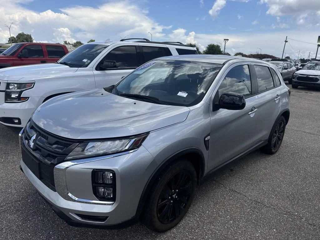 Used 2025 White Mitsubishi 2.0 LE image 14