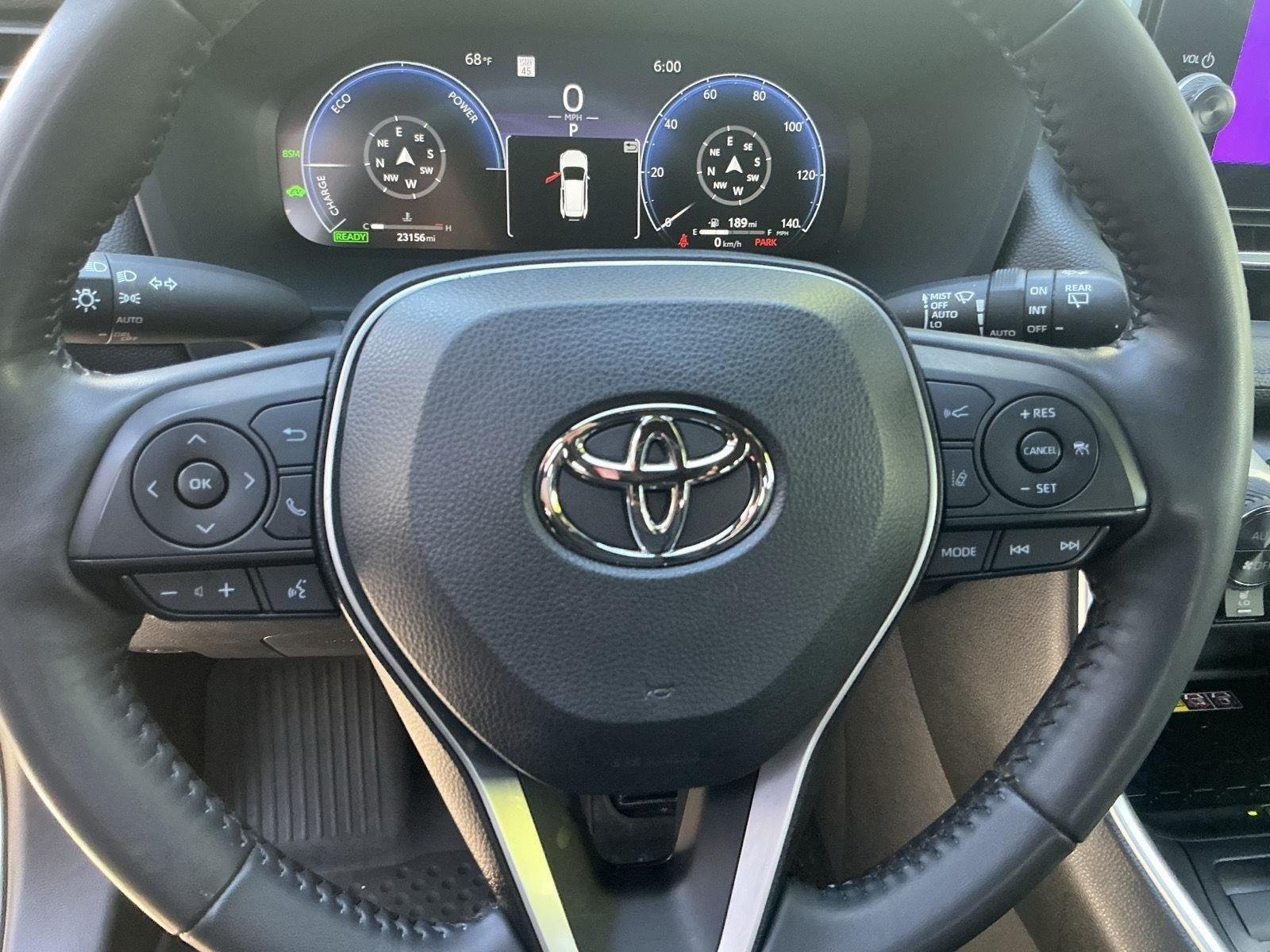 Used 2023 Wind Chill Pearl w/Midnight Black Metallic Roof TOYOTA XSE image 9