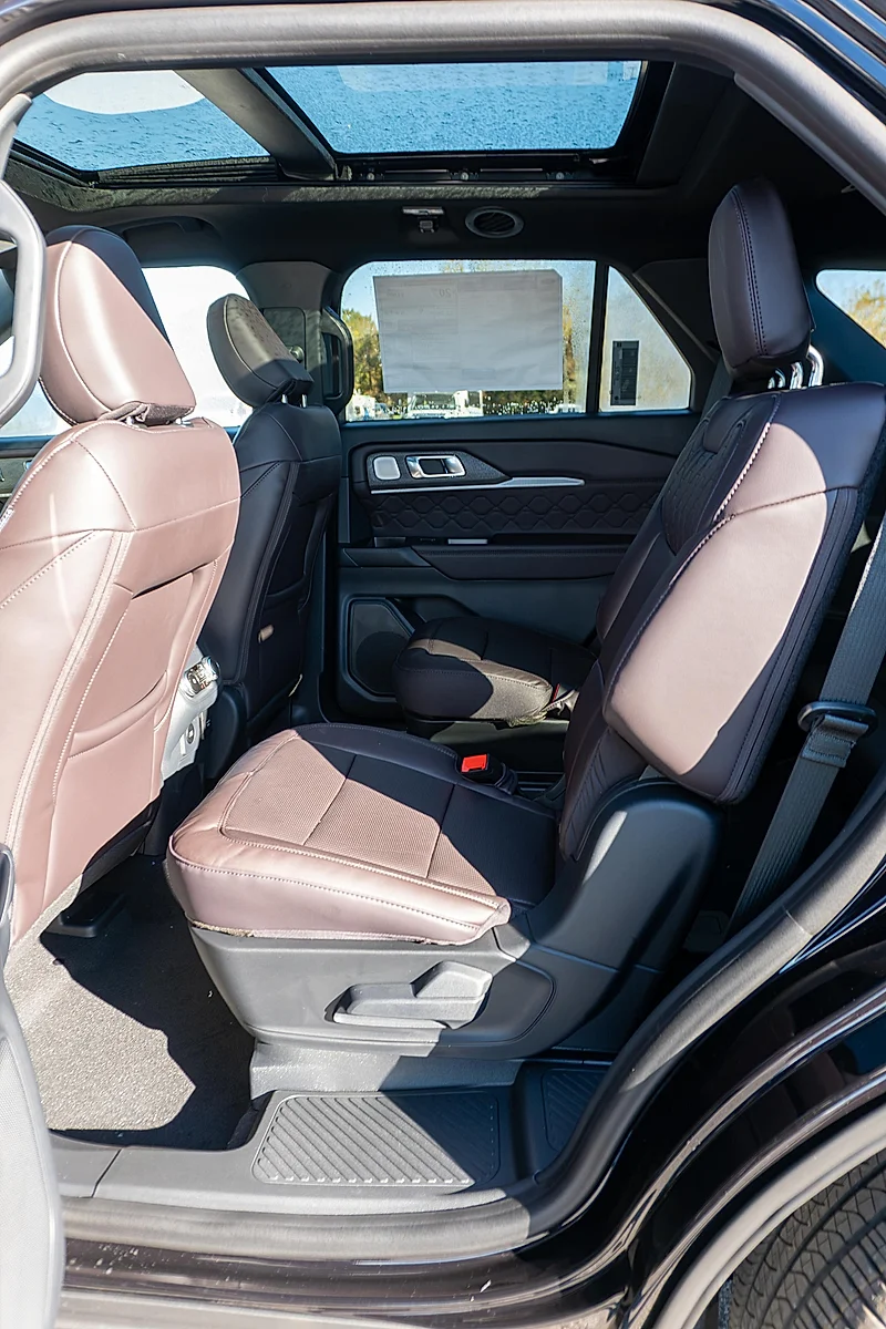 New 2027 Agate Black Metallic Ford Platinum™ image 9