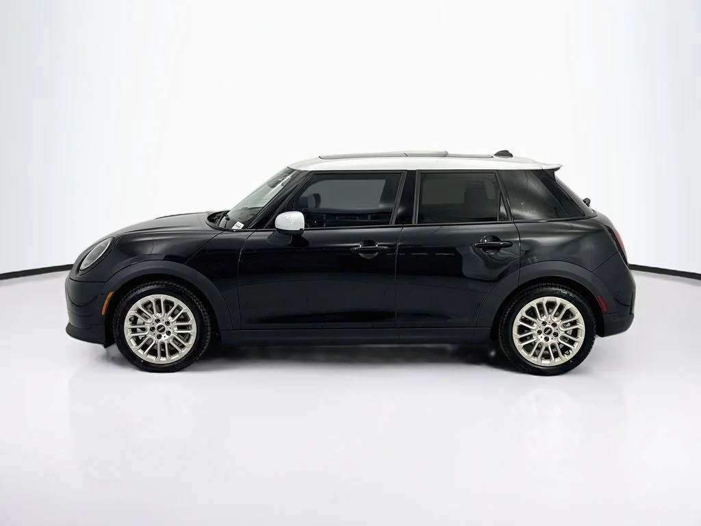 New 2026 Midnight Black II Metallic MINI Signature Plus image 8