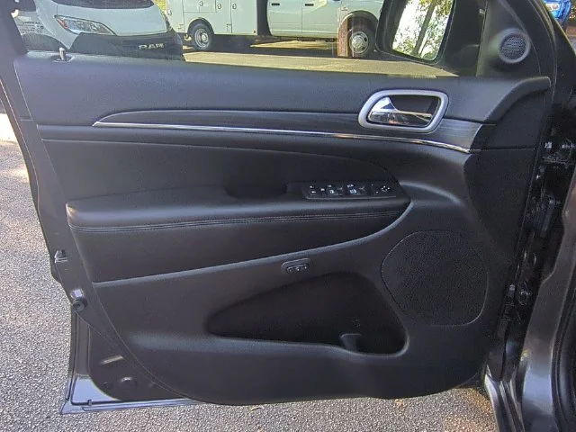 Used 2019 Gray Jeep Limited image 12