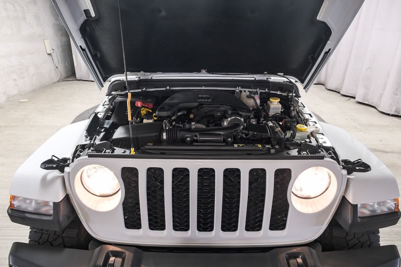 Used 2021 Bright White Clearcoat Jeep Sport S image 28
