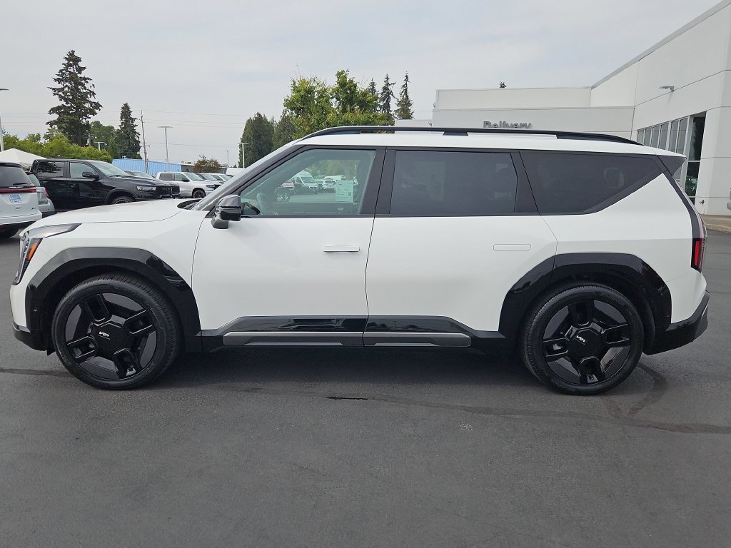 Used 2024 Snow White Pearl Kia GT-Line image 3