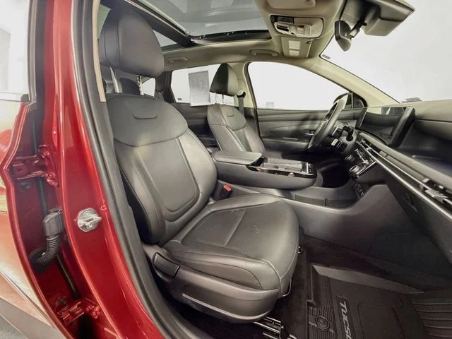 Used 2025 Red Hyundai SEL Convenience image 28