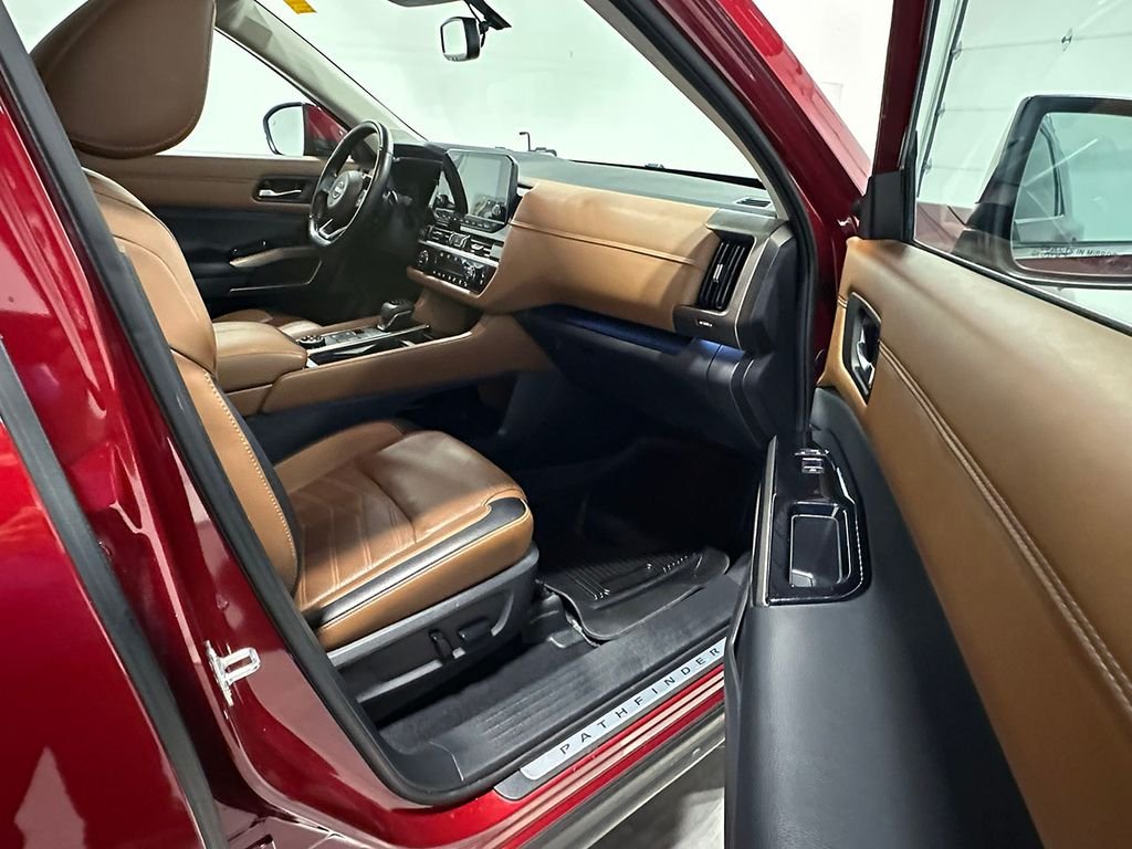 Used 2022 Red Nissan Platinum image 27
