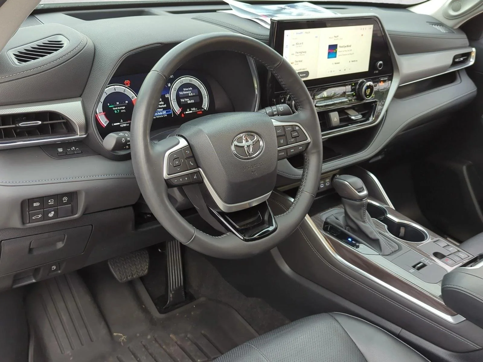 Used 2024 Wind Chill Pearl Toyota Platinum image 10