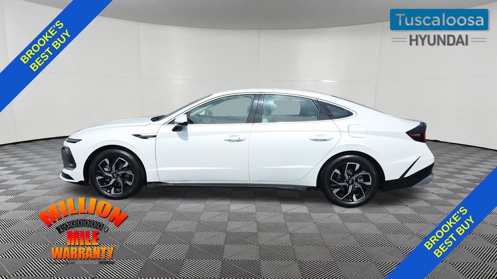 Certified Used 2025 White Hyundai SEL image 4