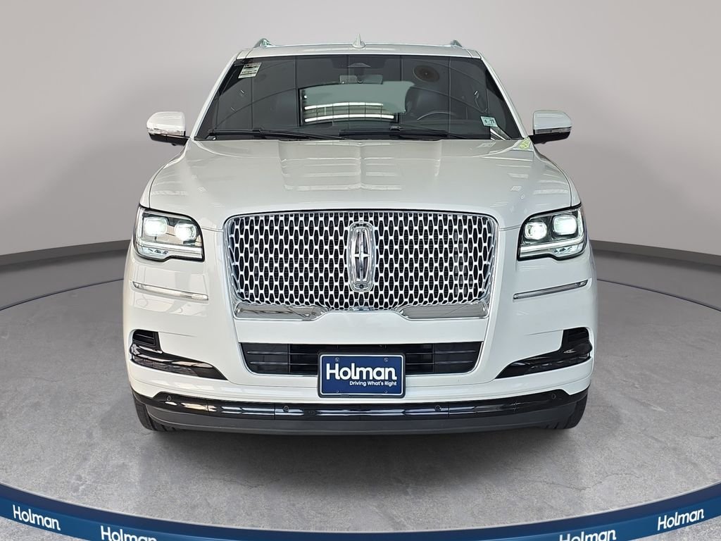 Used 2022 White Lincoln Reserve image 3