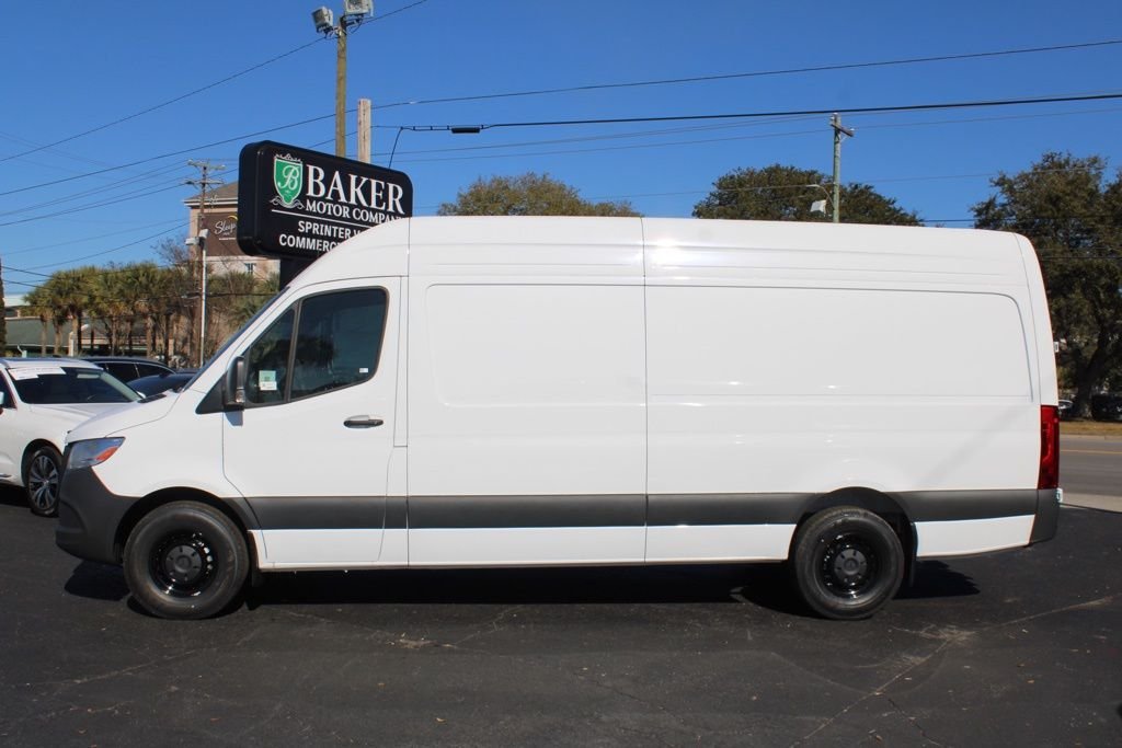 New 2026 Arctic White Mercedes-Benz Cargo 170 WB image 23