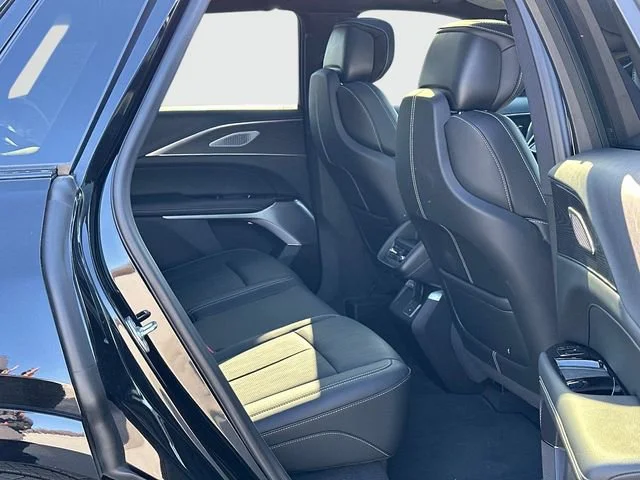 2025 Cadillac LYRIQ Luxury 2 - Photo 21